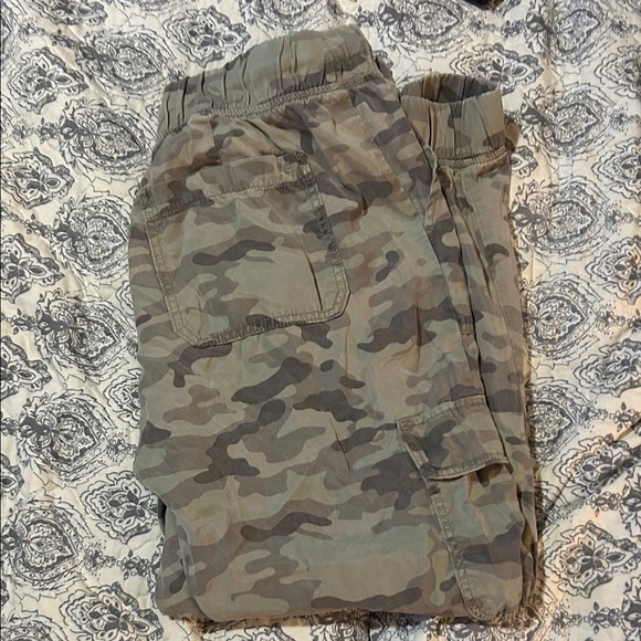 American Eagle Outfitters Camouflage Cargo Pants - Picture 3 of 3